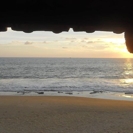 Beach House Negombo Exterior foto