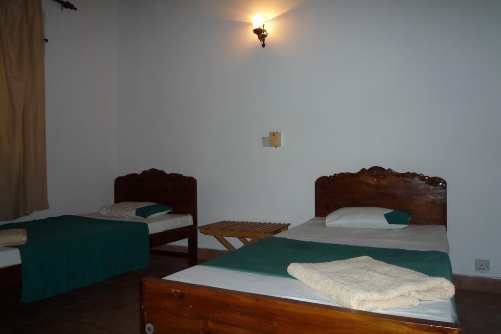 Beach House Negombo Zimmer foto