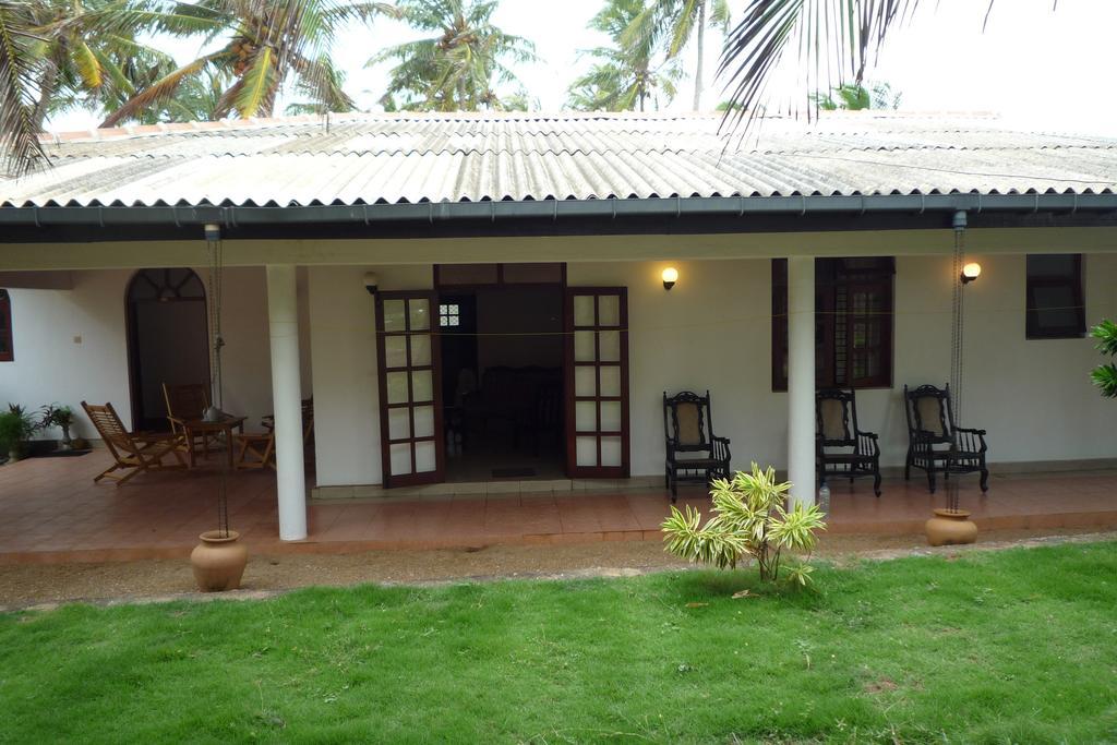 Beach House Negombo Zimmer foto
