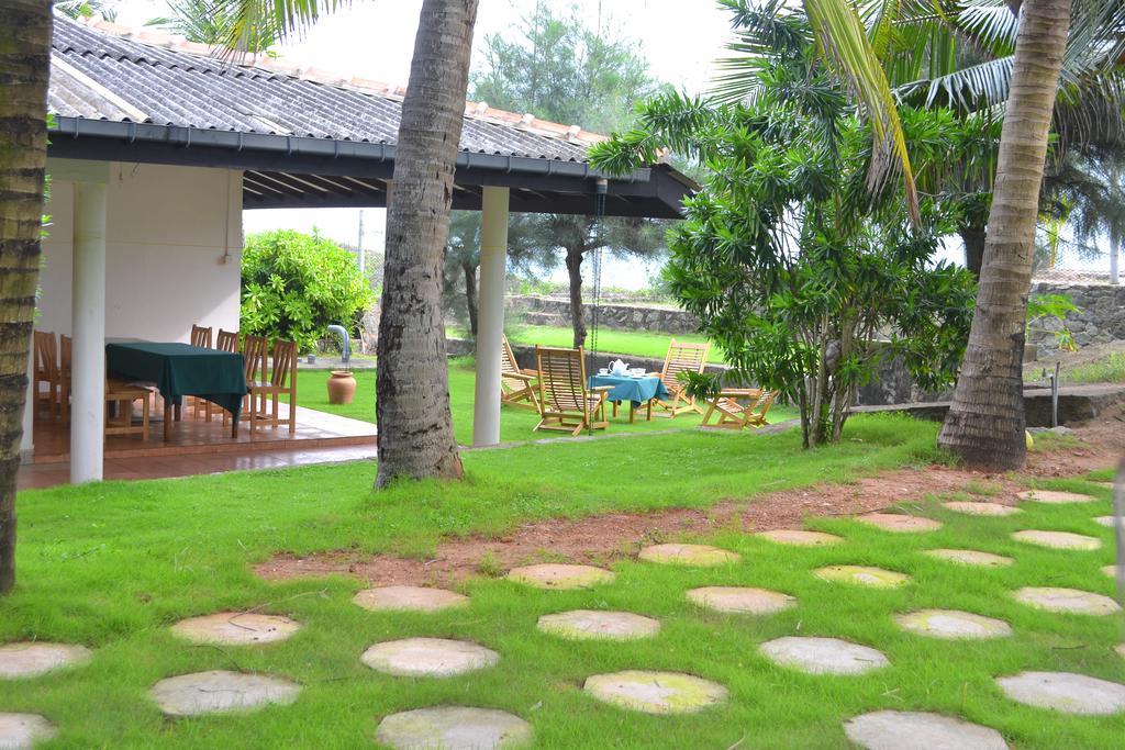 Beach House Negombo Exterior foto