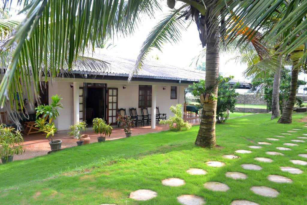 Beach House Negombo Exterior foto