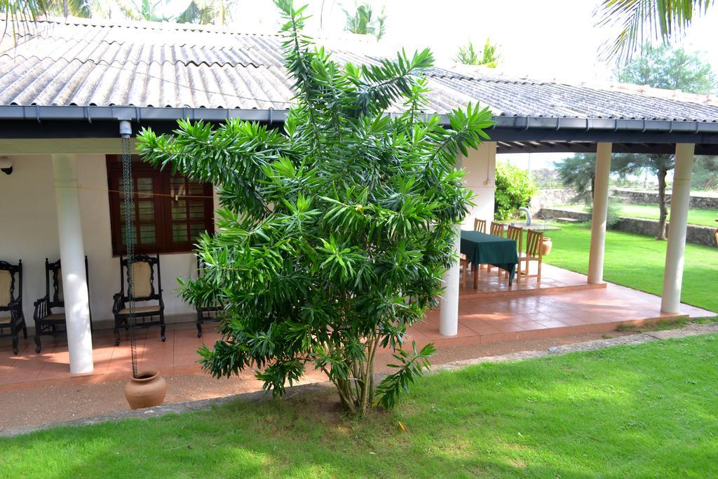 Beach House Negombo Exterior foto