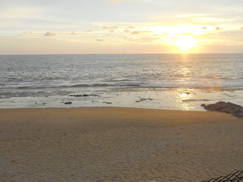 Beach House Negombo Exterior foto