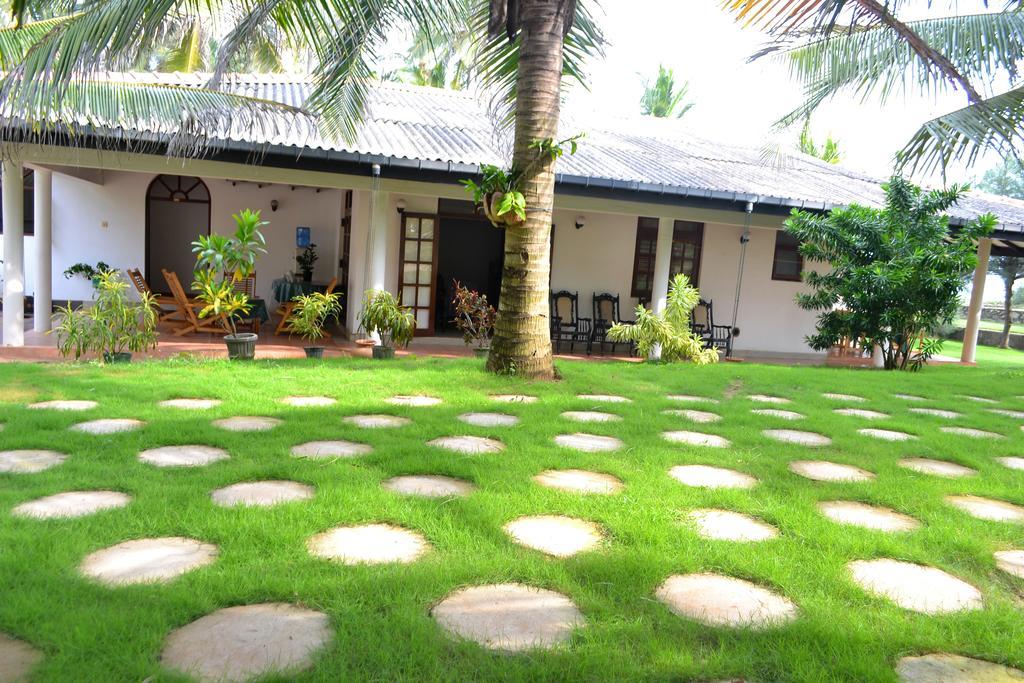 Beach House Negombo Exterior foto