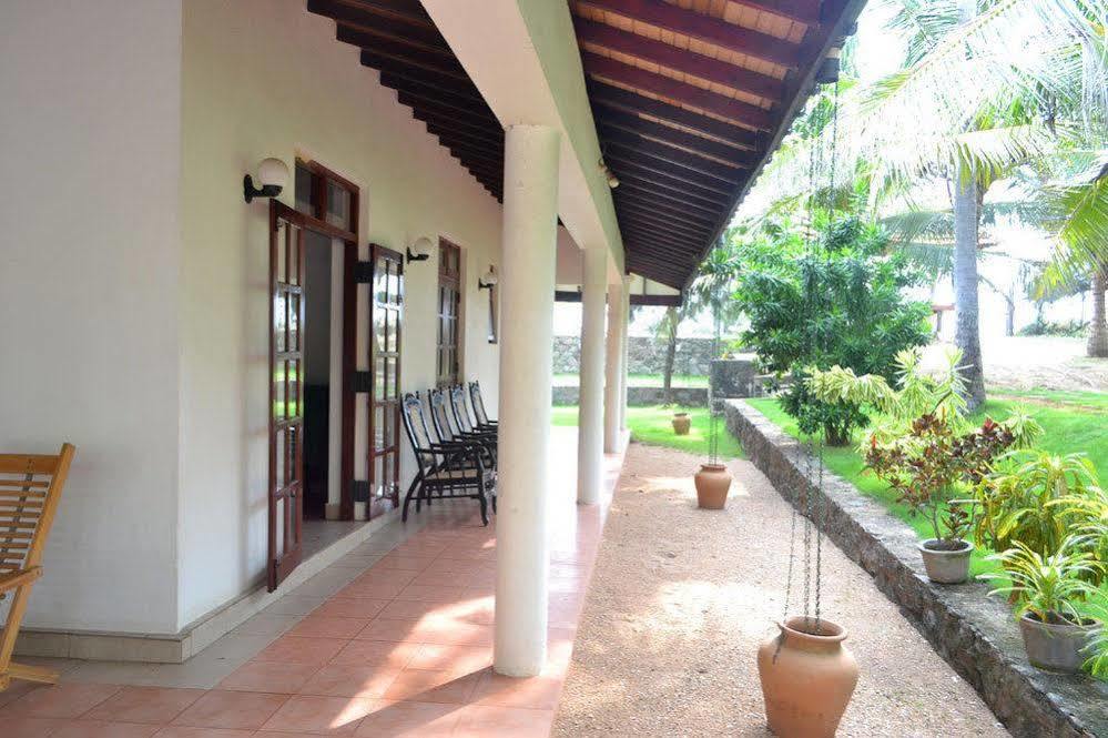 Beach House Negombo Exterior foto